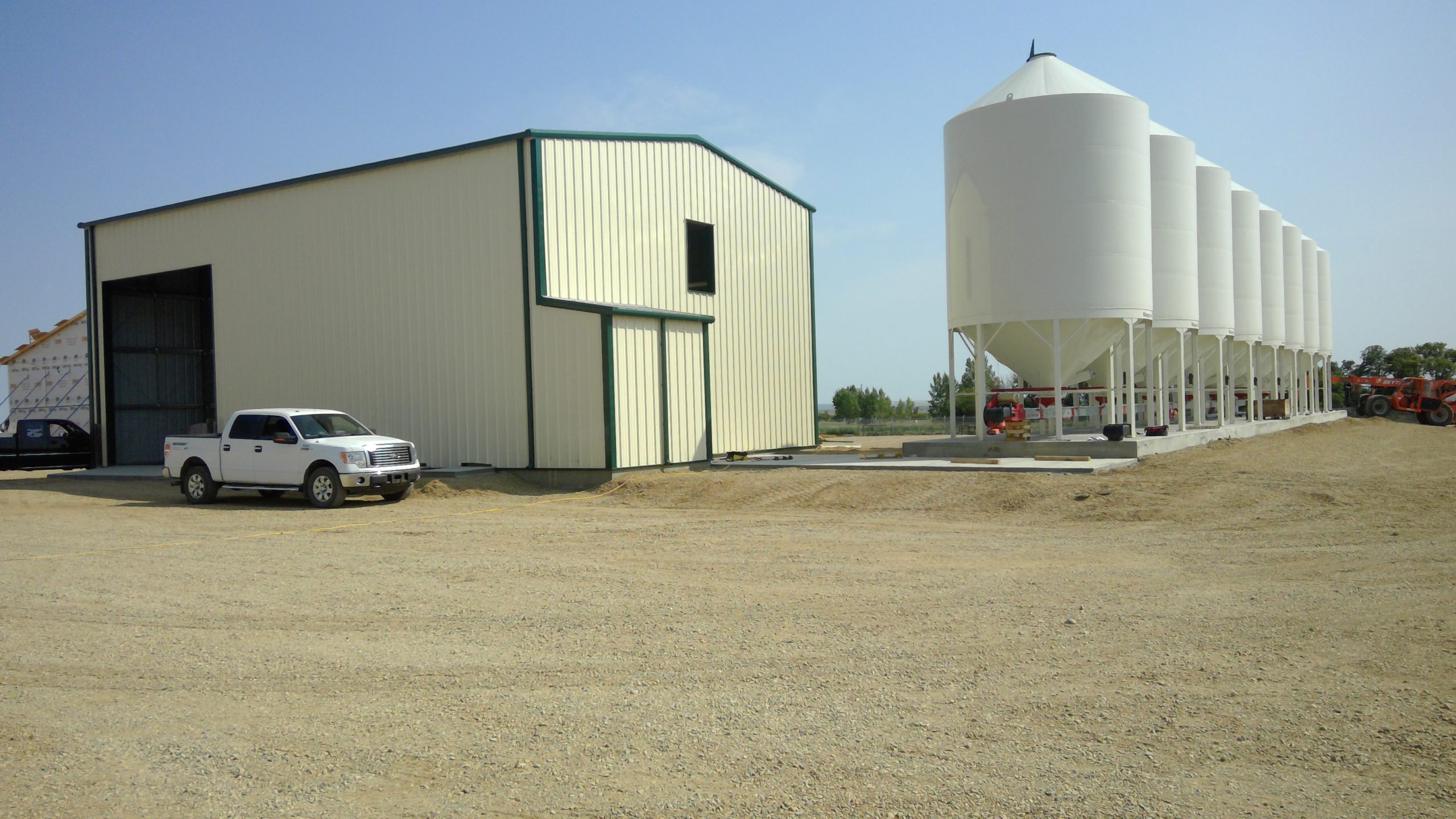 U-Build - Projects - Seed Treater Building