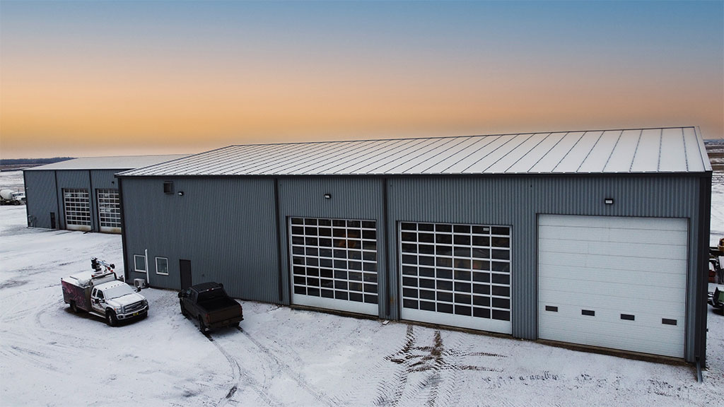 U-Build Located on a farm, this heavy duty equipment mechanic shop has expanded as the business has grown. It's finished with insulated metal panels, which are a great fit for temperature controlled workspaces and meets the new building codes.