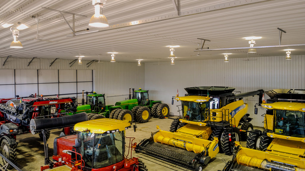 U-Build With a clear span of up to 328' (100m) and zero structural elements or interior columns, our Frameless Steel Buildings are ideal for farm equipment storage.