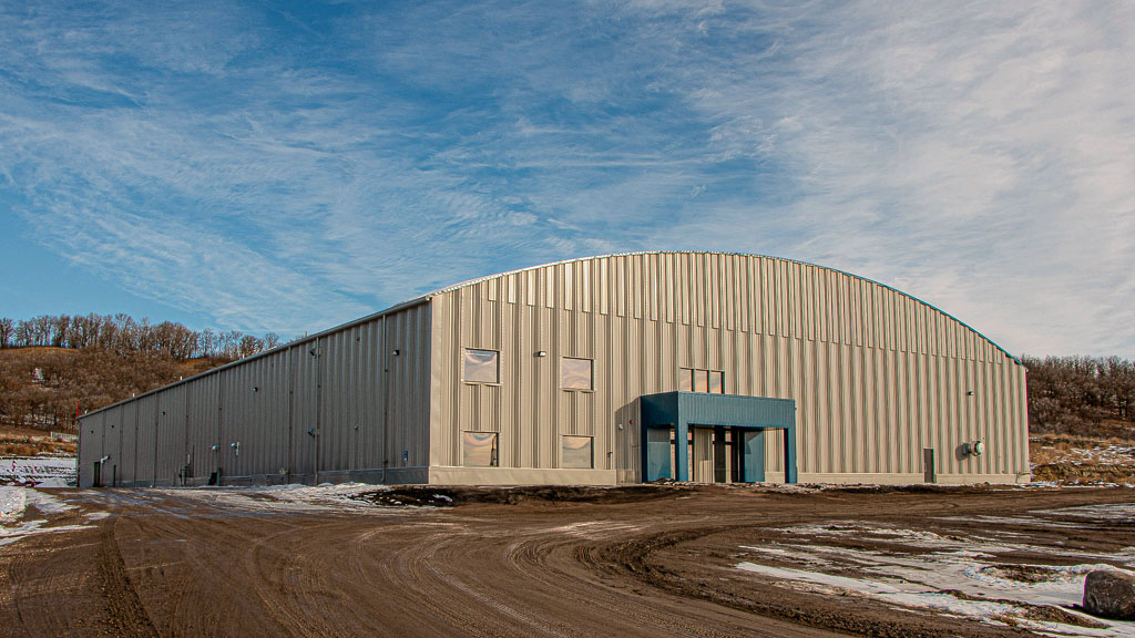 U-Build Frameless buildings are ideal for rural and/or remote locations as there is significantly less material to ship to site compared to a Rigid Frame structure, resulting in shipping cost savings.