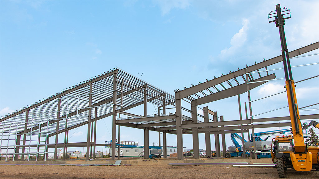 U-Build Our Rigid Frame structure allows for wide-open interior spaces up to 330' and heights over 100'. This is ideal for heavy industrial projects, but also in this case for an open concept conference center.