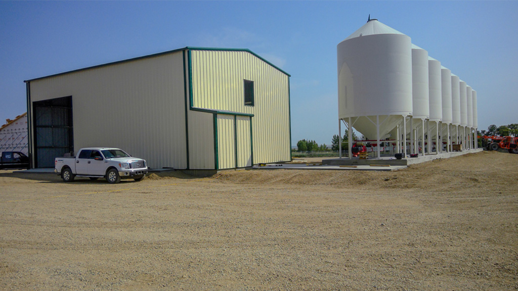U-Build Agriculture companies need warehousing too! Nutrien Ag solutions custom designed their on-site warehouse.