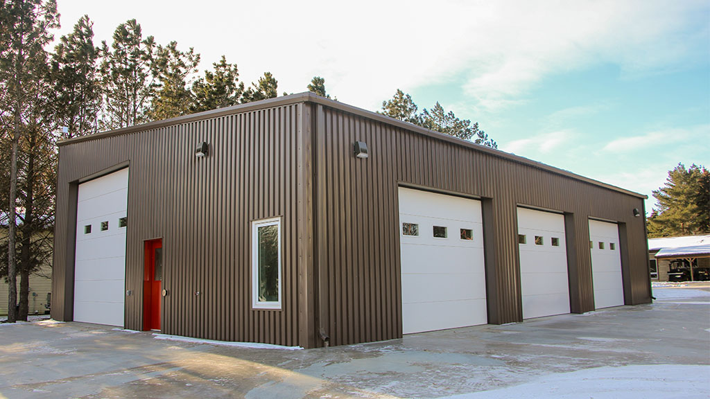 U-Build Located on a home owners property, this shop is used for small engine repairs such as snow removal equipment, small recreational vehicles, and boats.