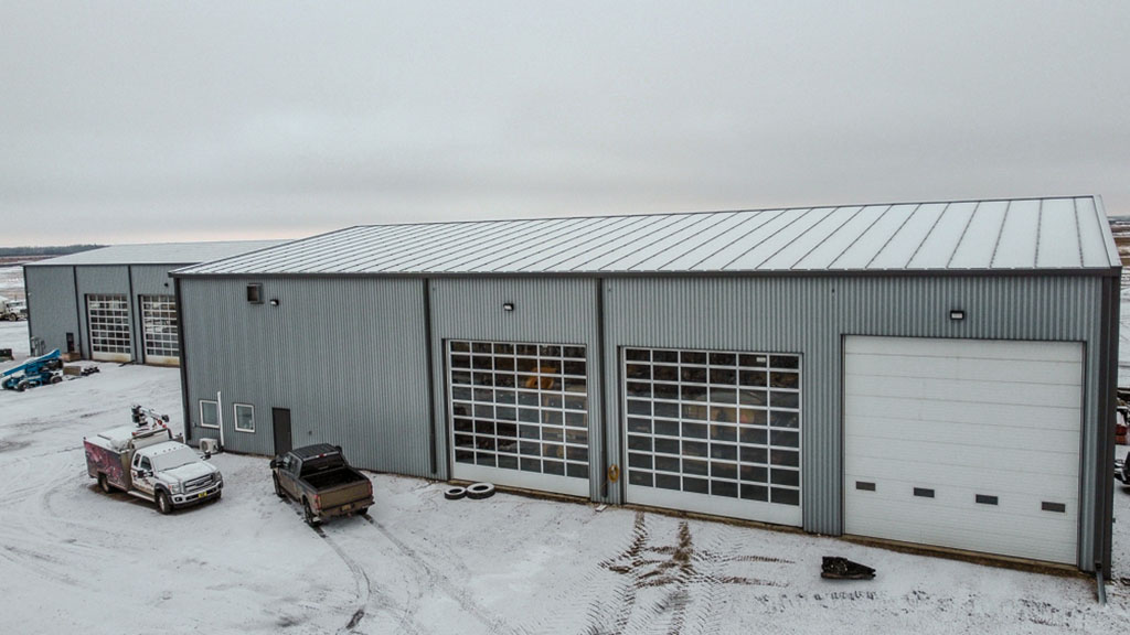 U-Build Large workshops are an ideal steel project because steel can support large cranes. This is a heavy duty mechanic workshop located on a rural farm. The business has expanded to include two workshop buildings.
