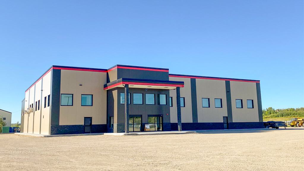 U-Build Ce magasin d’alimentation construit pour une Première Nation est logé dans un bâtiment en acier préfabriqué, une solution économique pour les régions rurales.
