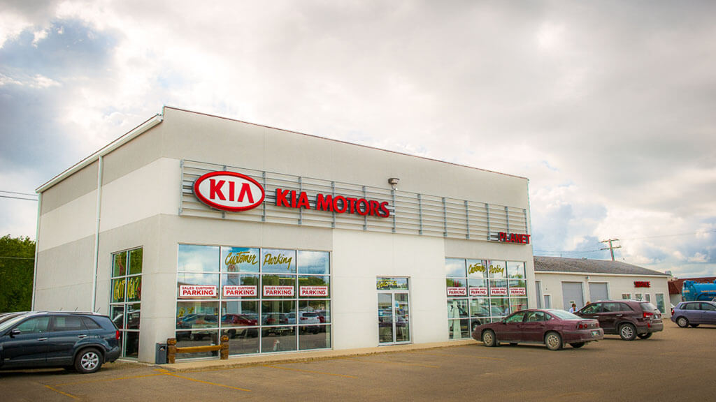 U-Build Les concessionnaires automobiles comme KIA s’installent généralement dans des bâtiments en acier préfabriqués. La structure est fabriquée en pièces détachées dans notre usine, puis expédiée sur les lieux pour sa construction. Cela offre une solution économique aux méthodes traditionnelles de construction en acier.
