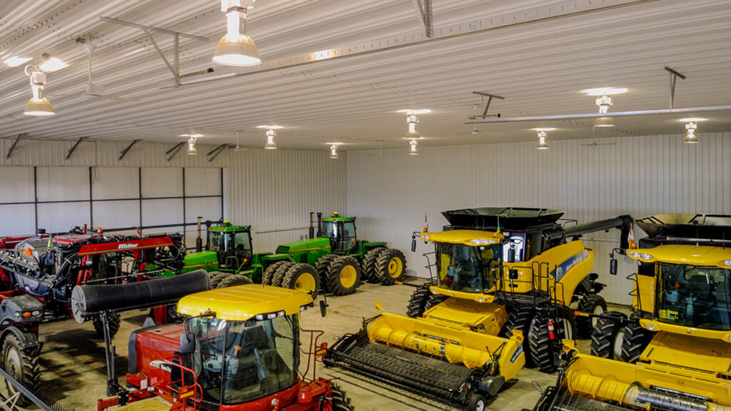 U-Build With a clear span of up to 328' (100m) and zero structural elements or interior columns, our Frameless Steel Buildings are ideal for farm equipment storage.